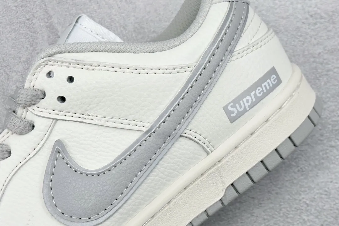 FastDry Supreme x Nike SB Dunk Low Grey White Replica Nike Sneakers 1577