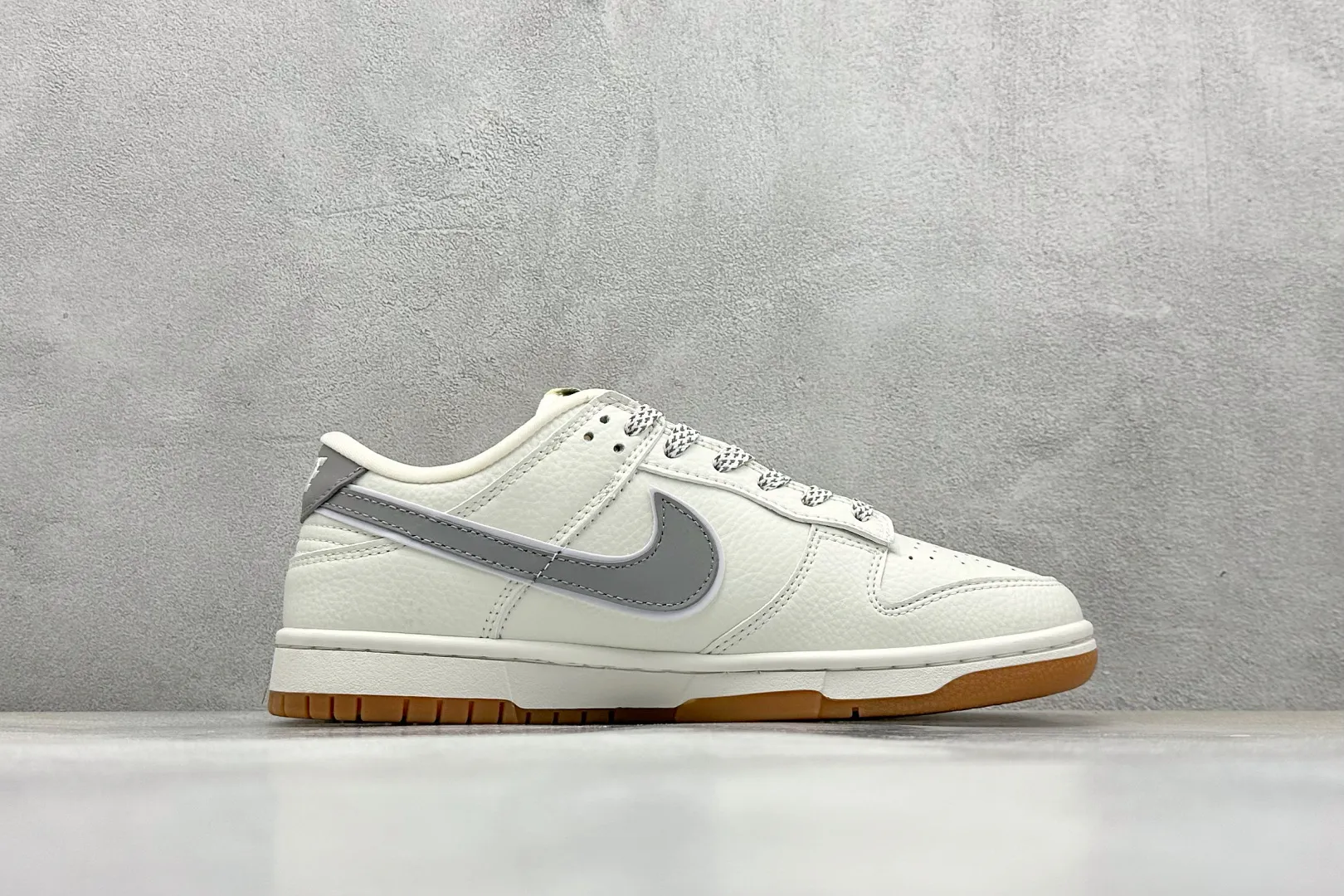 Sporty Supreme x Nike SB Dunk Low Light Grey –  Replica Nikes & Rep Shoes Collection 1628