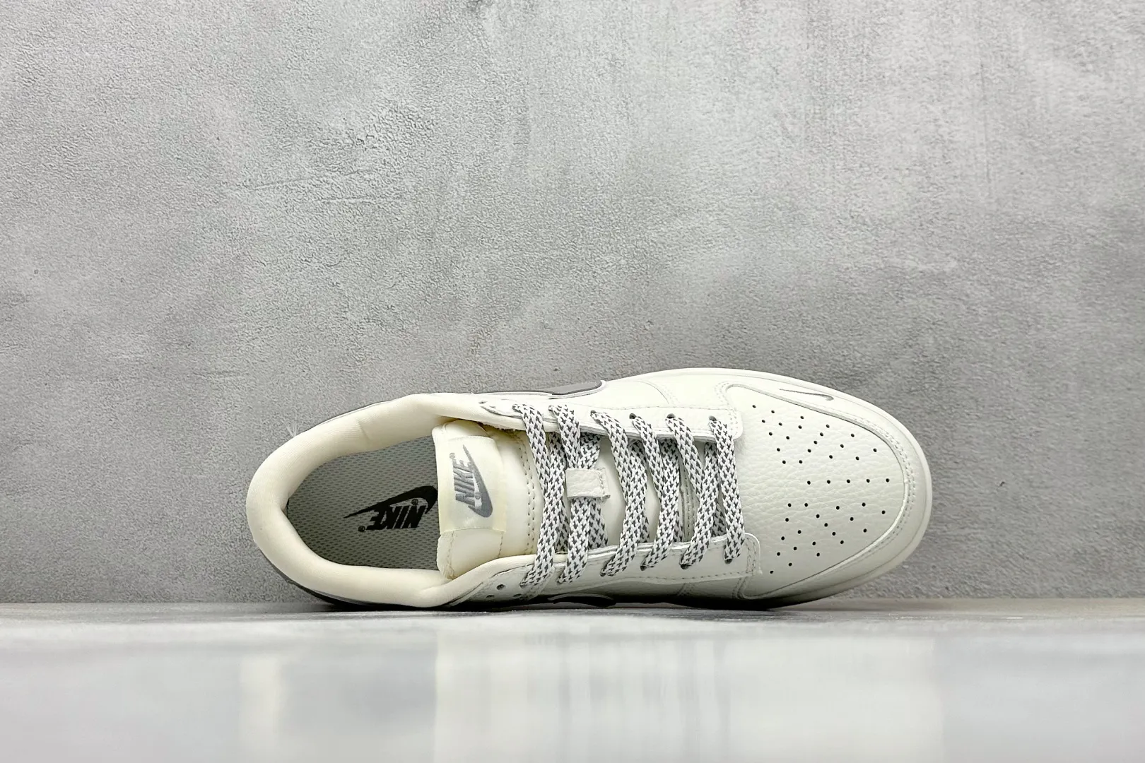 Sporty Supreme x Nike SB Dunk Low Light Grey –  Replica Nikes & Rep Shoes Collection 1628