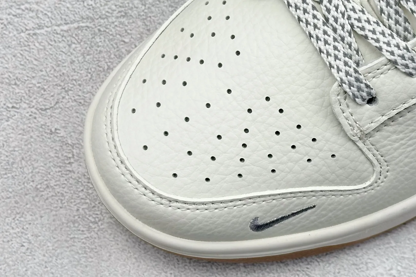 Sporty Supreme x Nike SB Dunk Low Light Grey –  Replica Nikes & Rep Shoes Collection 1628
