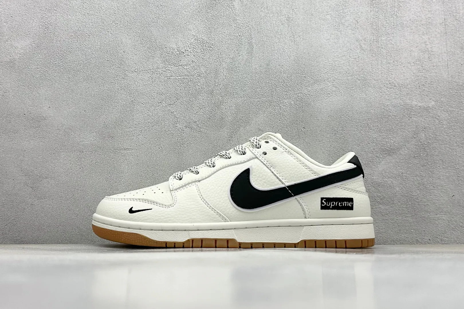 Supreme x Nike SB Dunk Low White Black –  Replica Nikes & Fake Nike Shoes AllSeason 1608