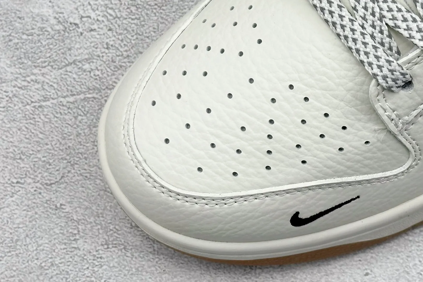Supreme x Nike SB Dunk Low White Black –  Replica Nikes & Fake Nike Shoes AllSeason 1608