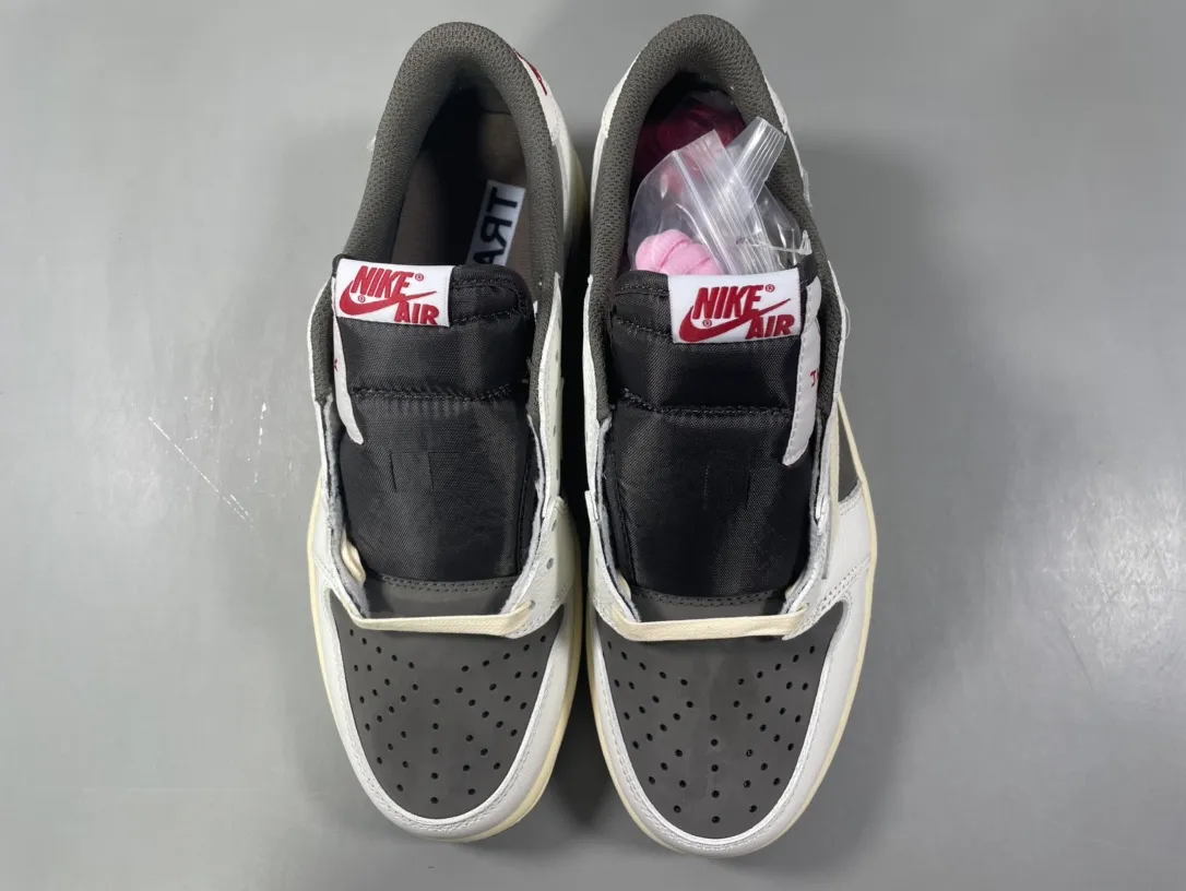 Fashionable Travis Scott x Air Jordan 1 Low OG SP “White Brown” – Reverse Swoosh Collaboration Sneaker with Top Rep Shoes and Best Replica Sneakers Design 1260