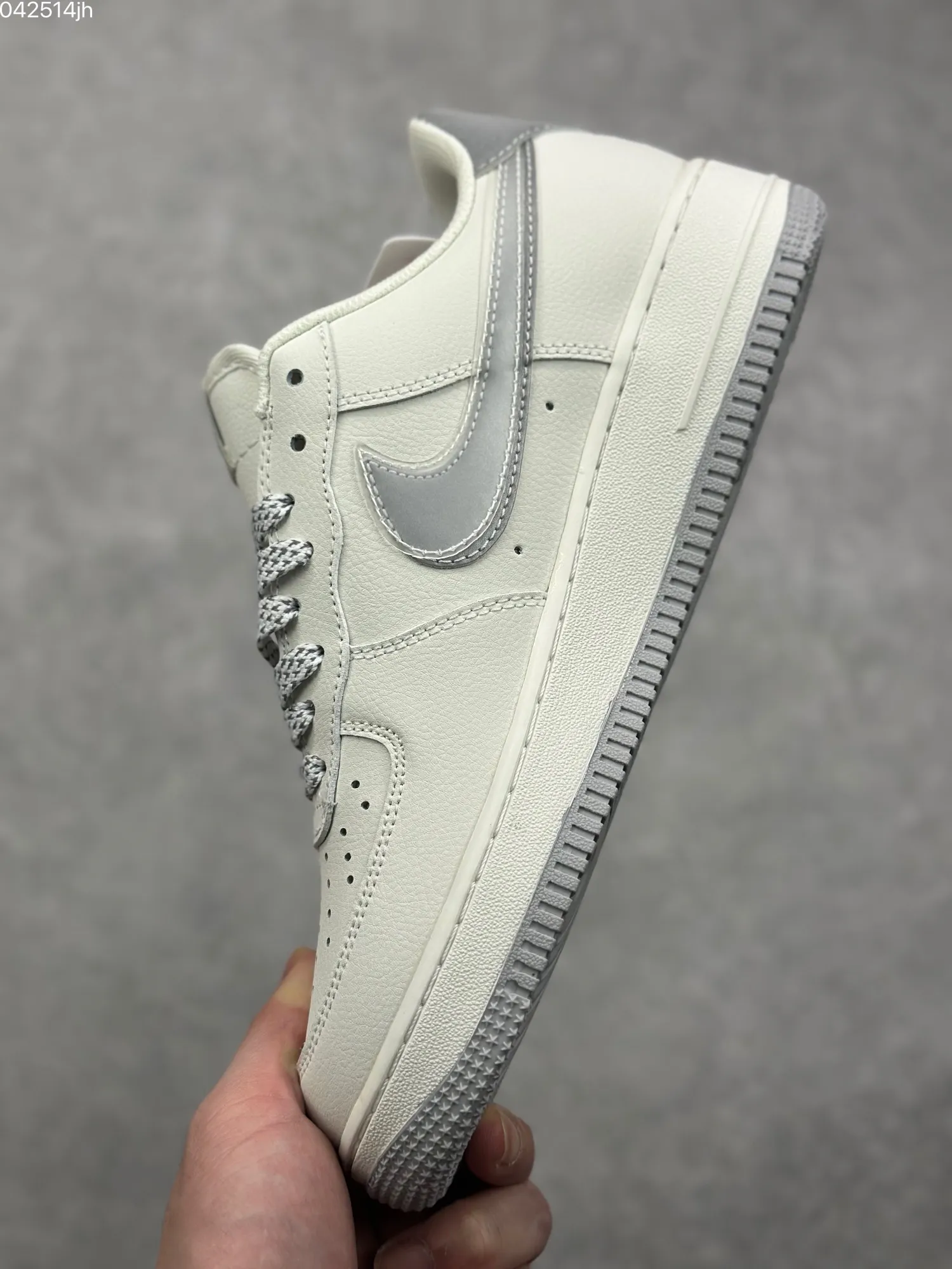 Vlone x Nike Air Force 1 ’07 Low Cream Black  Sneakers for Men – Premium Rep Shoes with High Quality Replica Design Packable 1076
