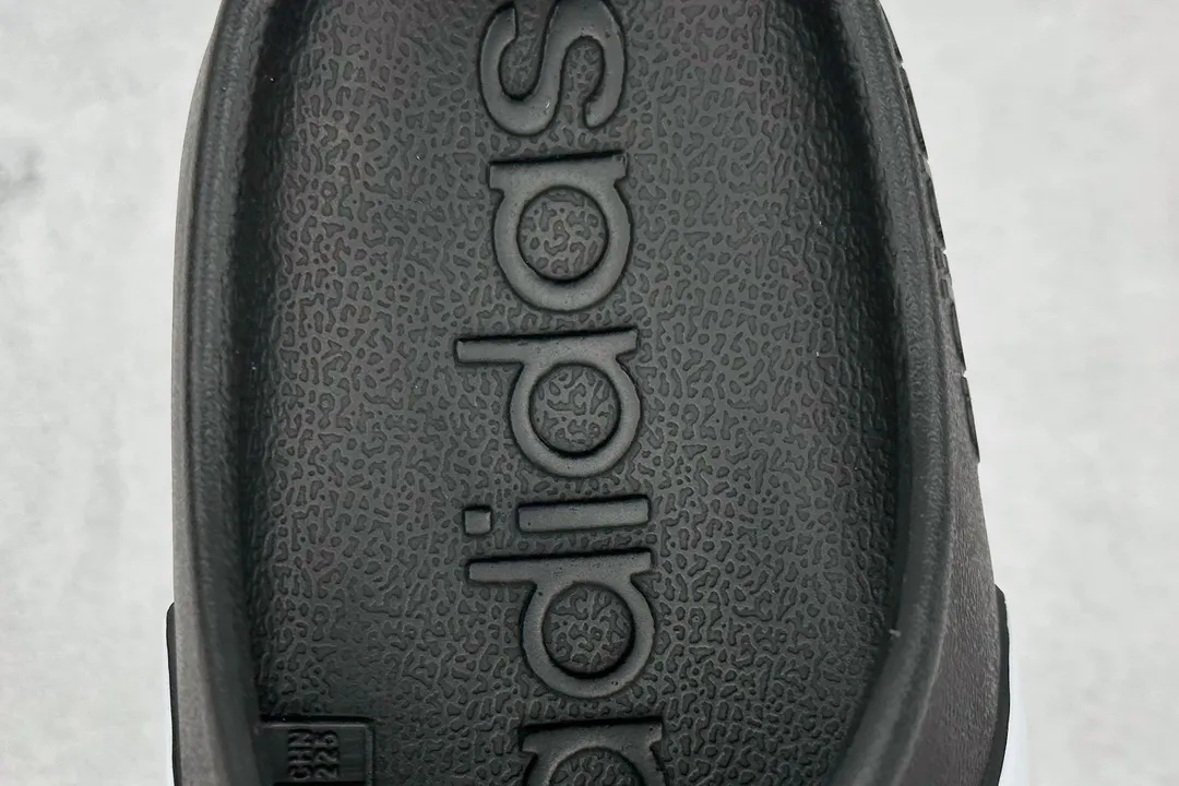 Trendsetting adidas Adilette Clogs Core Black White –  Adidas Replica Shoes 459