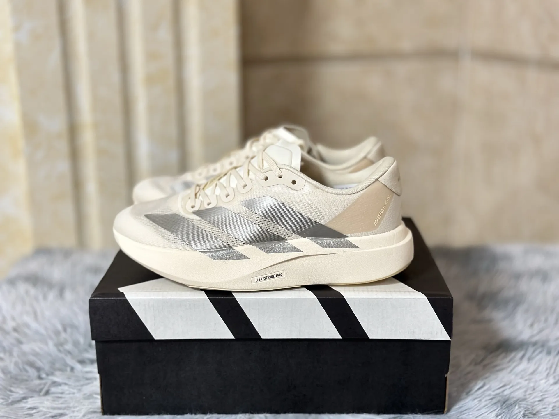 adidas Adizero Evo SL White Running Shoes – High-Quality Replica Adidas Sneakers Unique 478