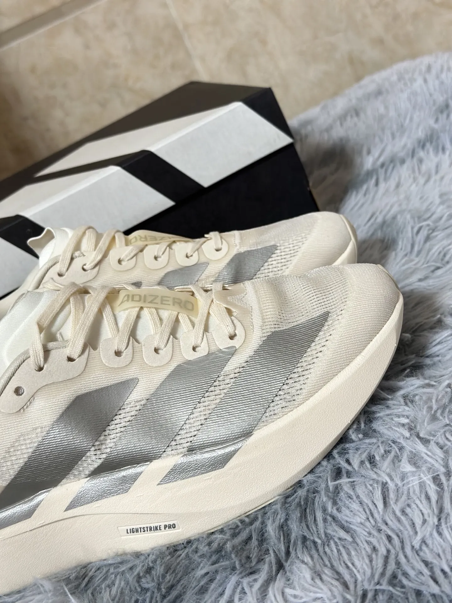 adidas Adizero Evo SL White Running Shoes – High-Quality Replica Adidas Sneakers Unique 478