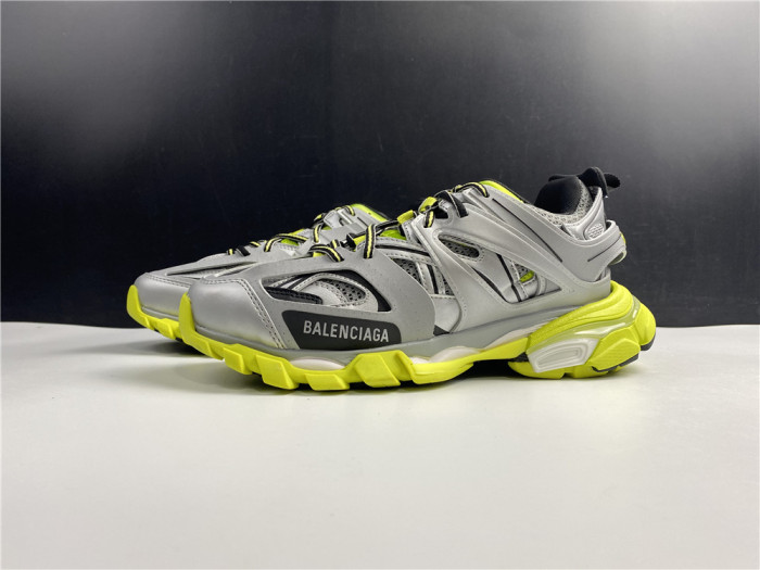 TB BLCG TRACK TRAINER GREY AND YELLOW 542023 W1GC1 1230