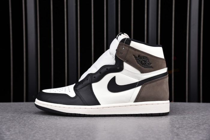 TB AIR JORDAN 1 RETRO HIGH DARK MOCHA 555088-105