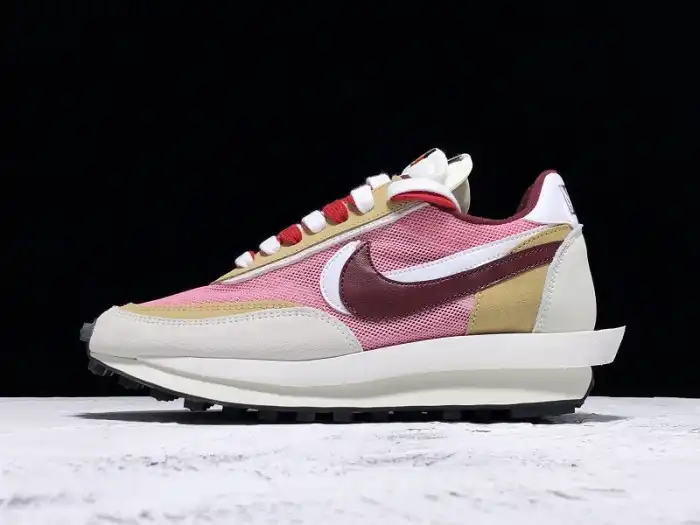 1st Kicks Shoes Sacai x Nike LVD Waffle Daybreak BV0073-500