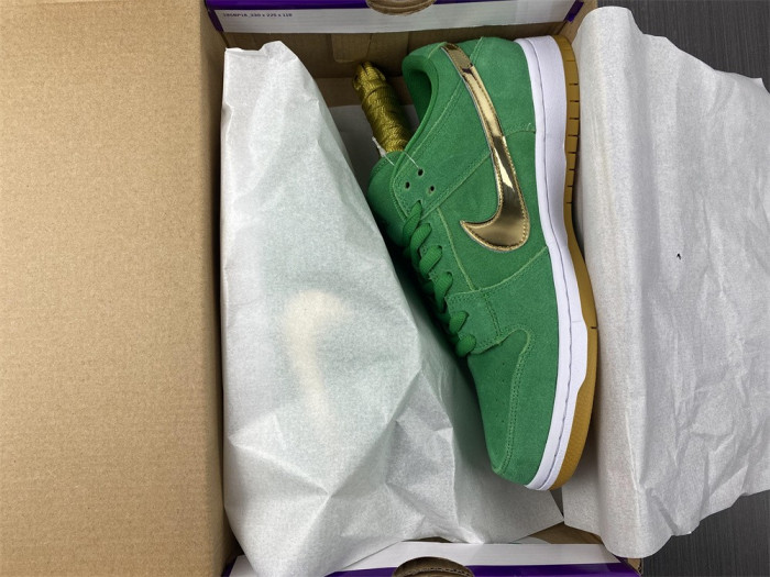 TB Nike SB Dunk Low St. Patricks Day BQ6817-303