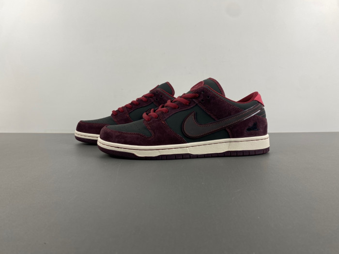 TB Riot Skateshop x Nike SB Dunk Low FZ1289-200