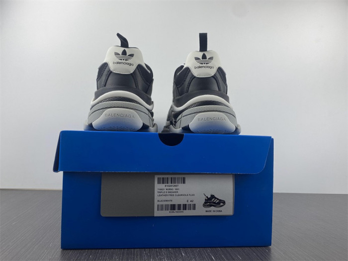 TB BLCG TRIPLE S SNEAKER 710021 W3RN3 1001