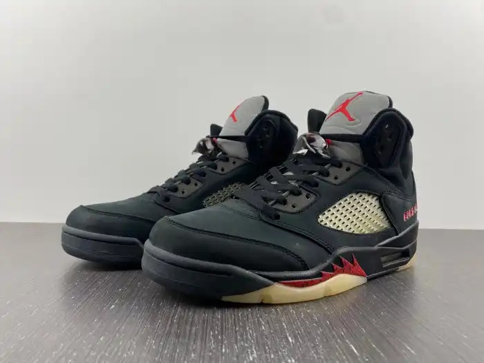 HYPE Air Jordan 5 Gore-Tex Off Noir DR0092-001