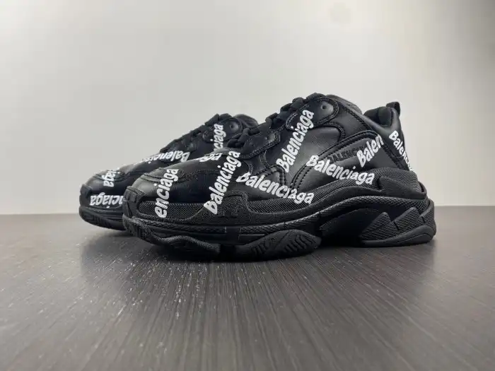 BK BLCG TRIPLE S SNEAKER 536737 W2FAB 1090