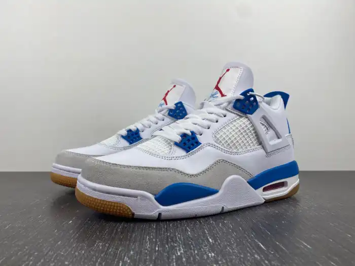 Husky Jordan 4 Retro SB DR5415-104