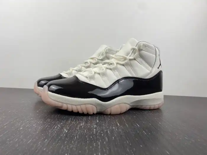 【Free Shipping】 Air Jordan 11 WMNS Neapolitan AR0715-101