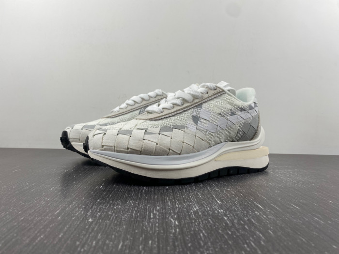 TB sacai x Nike Waffle Woven White DR5209-100