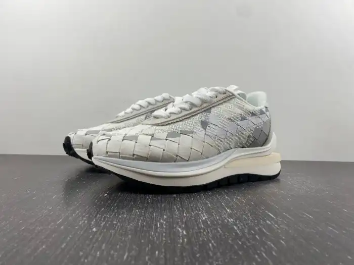 Husky sacai x Nike Waffle Woven White DR5209-100