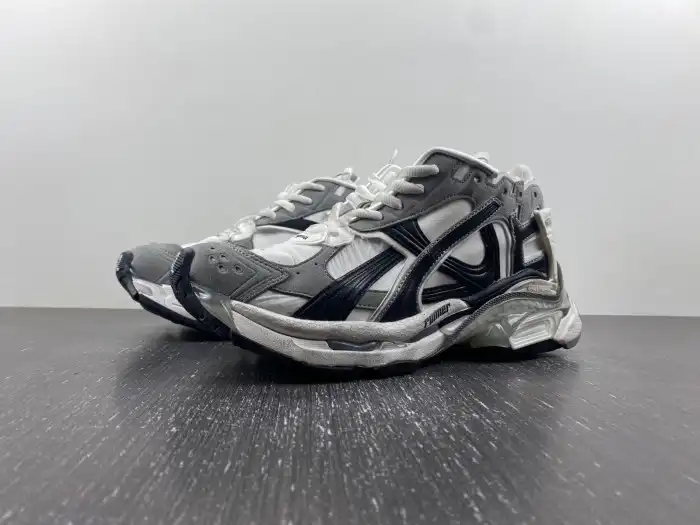 LY BLCG RUNNER SNEAKER 772774 W3RNY 9012