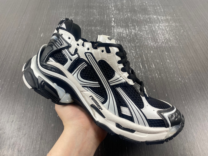 TB BLCG RUNNER SNEAKER 772774 W3RNY 0120