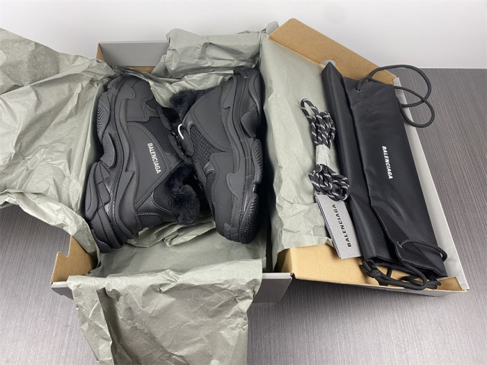 KICKWHO BLCG TRIPLE S SNEAKER 68563 W3CQ5 1000