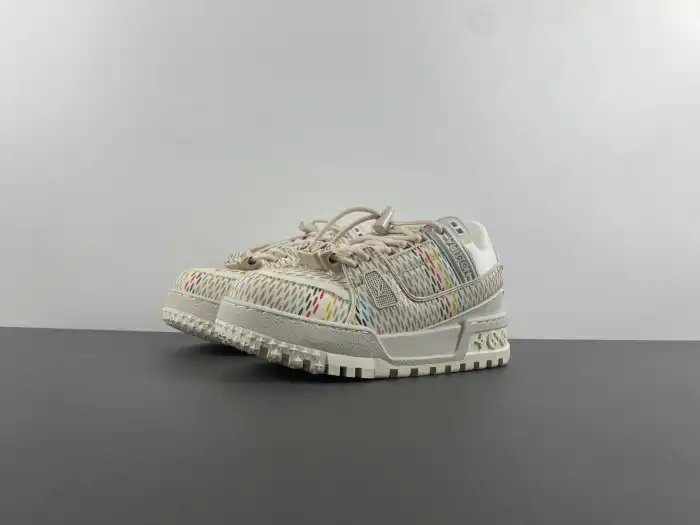 LV TRAINER SNEAKER 24052502