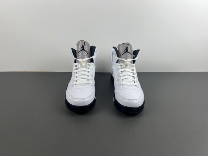 TB AIR JORDAN 5 RETRO 'WHITE BLACK' DD0587-110