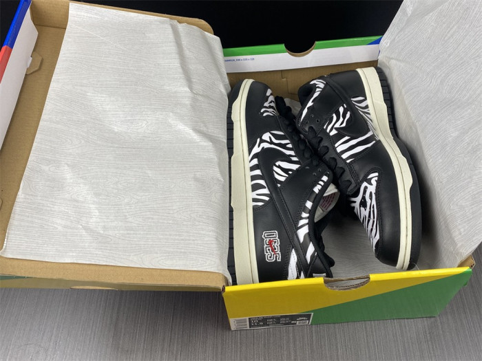 KICKWHO Quartersnacks x Dunk Low SB 'Little Debbies Zebra Cakes' DM3510-001