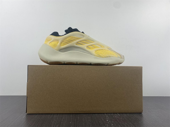 TB Adidas Yeezy 700 V3 Mono Safflower HP5425