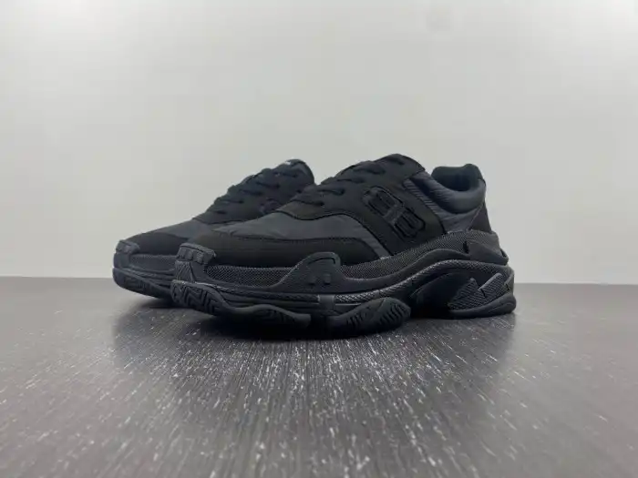 LY BLCG TRIPLE S SNEAKER 710157 W3CU1 1000