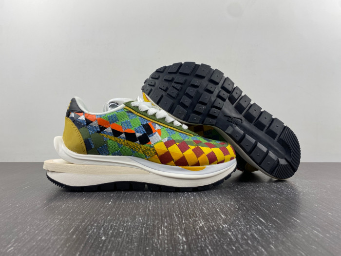 TB sacai x Nike Waffle Woven Green Gusto DR5209-300