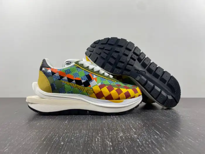 Bmlin Shoes sacai x Nike Waffle Woven Green Gusto DR5209-300