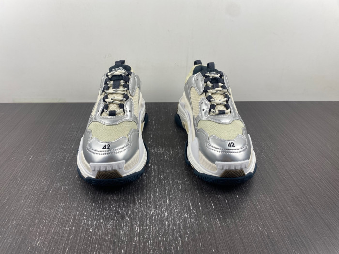 TB BLCG TRIPLE S SNEAKER 524039 W2FS2 8106