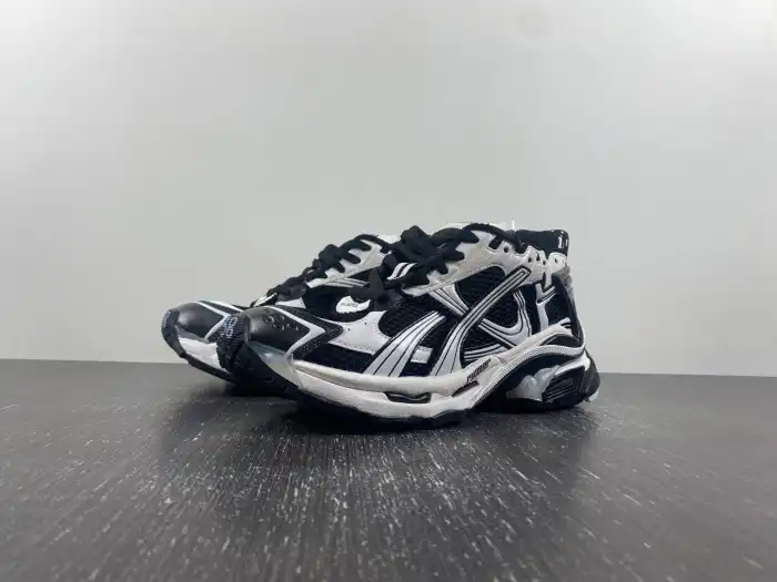 LY BLCG RUNNER SNEAKER 772774 W3RNY 0120