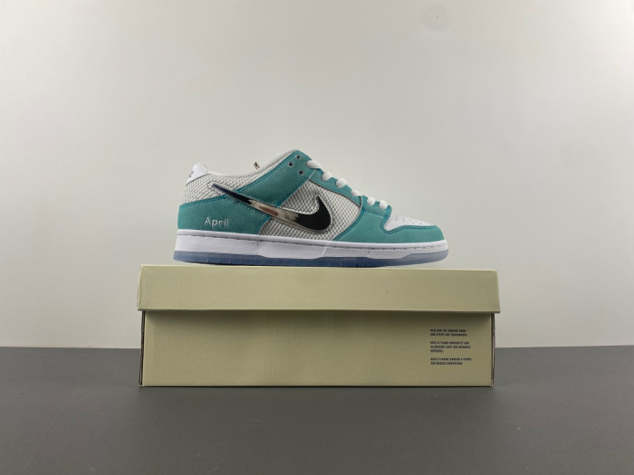 TB Nike SB Dunk Low April Skateboards FD2562-400