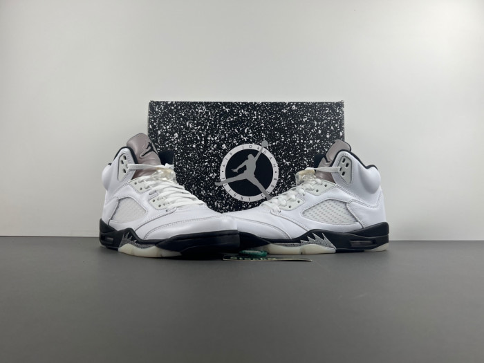 TB AIR JORDAN 5 RETRO 'WHITE BLACK' DD0587-110