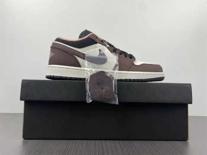 1st Kicks Air Jordan 1 Low Mocha DC6991-200