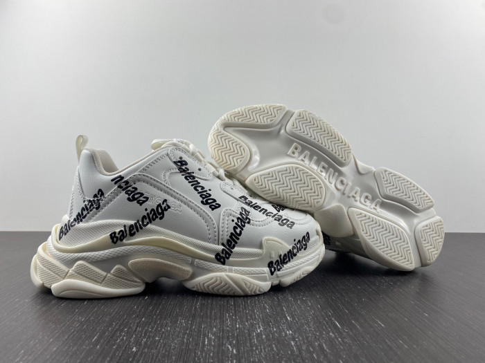 TB BLCG TRIPLE S SNEAKER 524039 W2FAB 9010