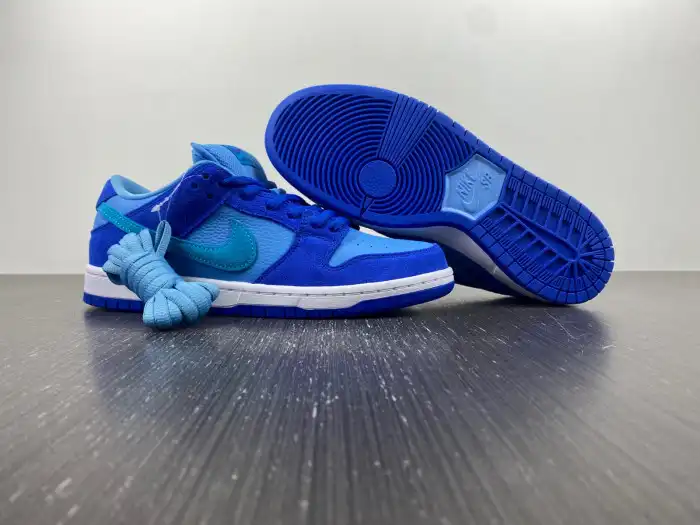 Reps LY Nike SB Dunk Low Blue Raspberry DM0807-400