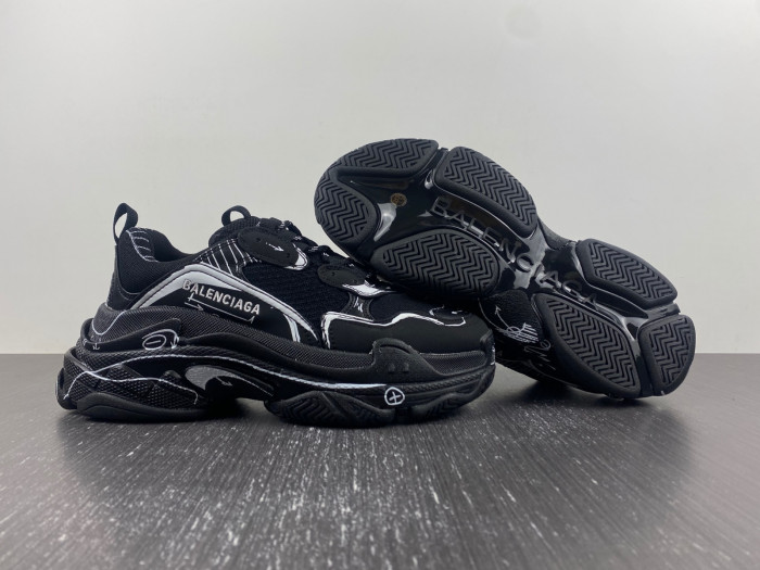 TB BLCG TRIPLE S SNEAKER 536737 W2FW6 0102