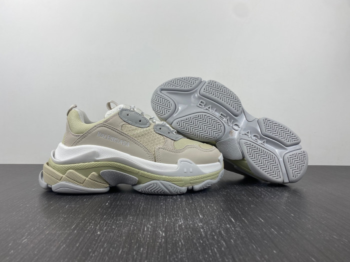 TB BLCG TRIPLE S SNEAKER 524039 W2FW4 9790