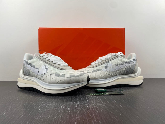 TB sacai x Nike Waffle Woven White DR5209-100