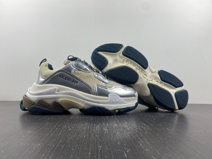 TB BLCG TRIPLE S SNEAKER 524039 W2FS2 8106