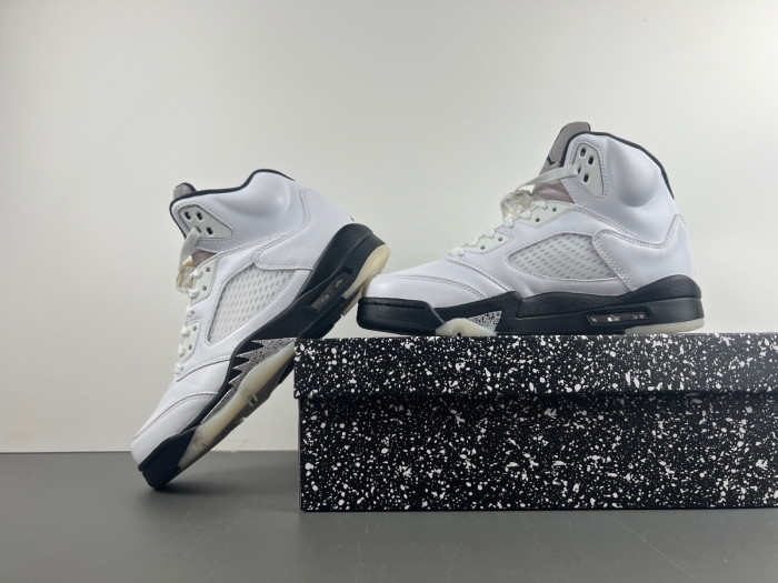 TB AIR JORDAN 5 RETRO 'WHITE BLACK' DD0587-110