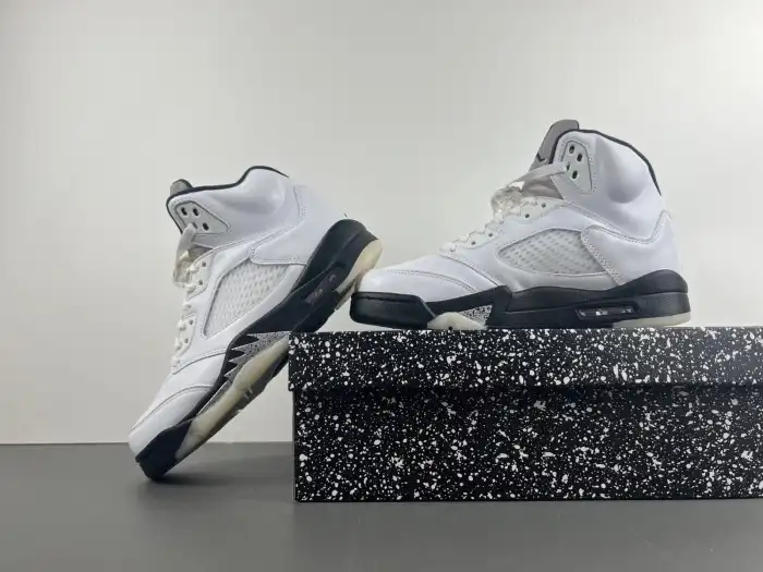 Reps HYPE AIR JORDAN 5 RETRO 'WHITE BLACK' DD0587-110