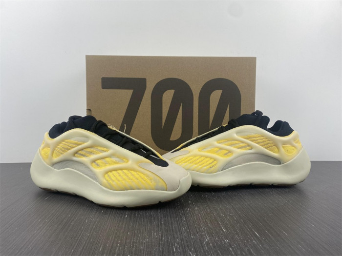 TB Adidas Yeezy 700 V3 Mono Safflower HP5425