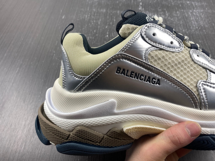 TB BLCG TRIPLE S SNEAKER 524039 W2FS2 8106