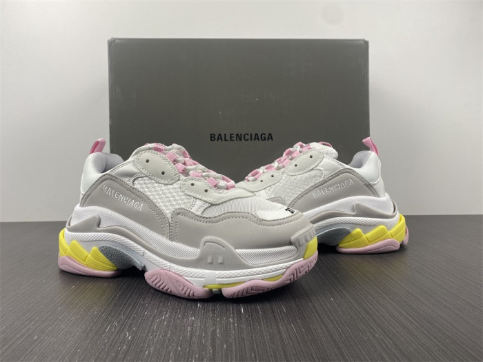 TB BLCG TRIPLE S SNEAKER 524039 W2FW4 7541