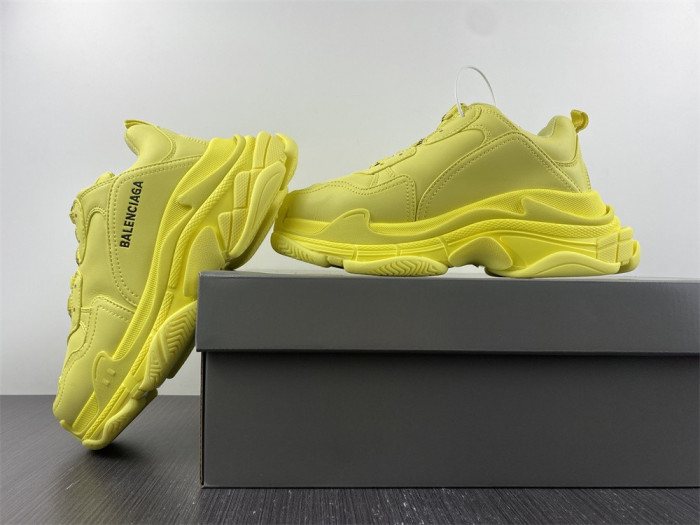 KICKWHO BLCG TRIPLE S SNEAKER 524039 W1FB5 2308